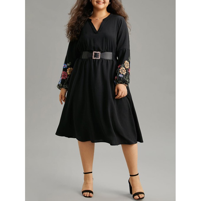 Elegant premium waist V-neck embroidered dress