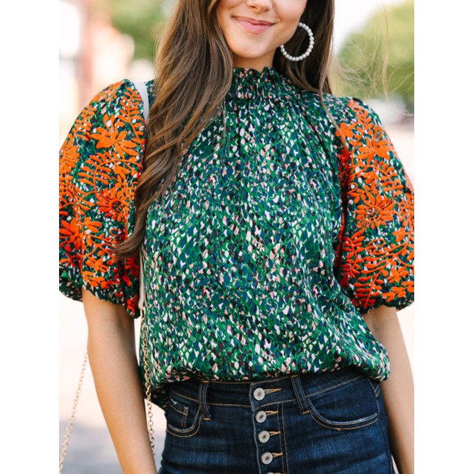 Green quarter-sleeve floral embroidered shirt
