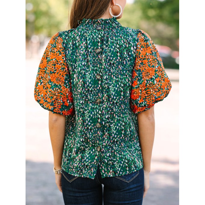 Green quarter-sleeve floral embroidered shirt