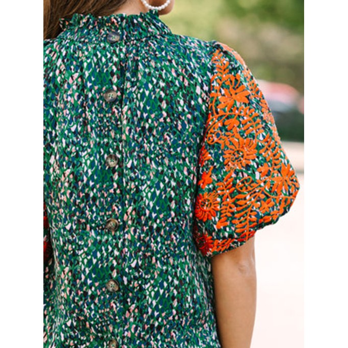 Green quarter-sleeve floral embroidered shirt