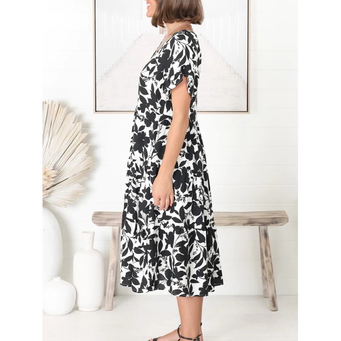 Long skirt with plant and flower pattern