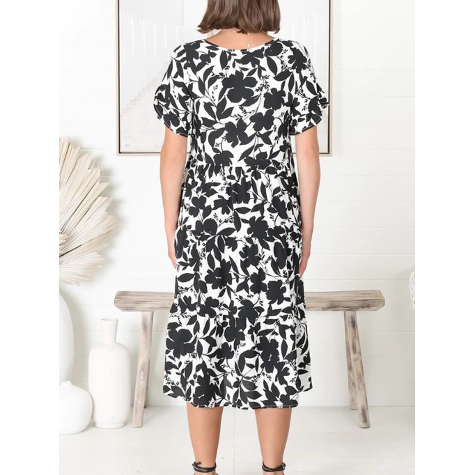 Long skirt with plant and flower pattern