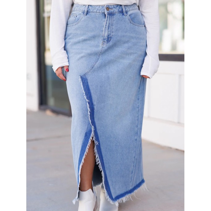 Split contrasting raw edge denim skirt