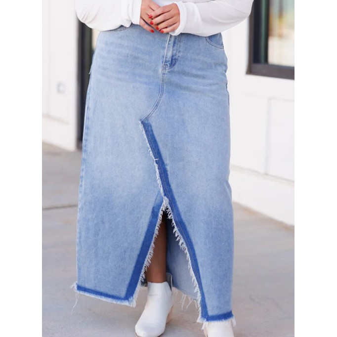 Split contrasting raw edge denim skirt