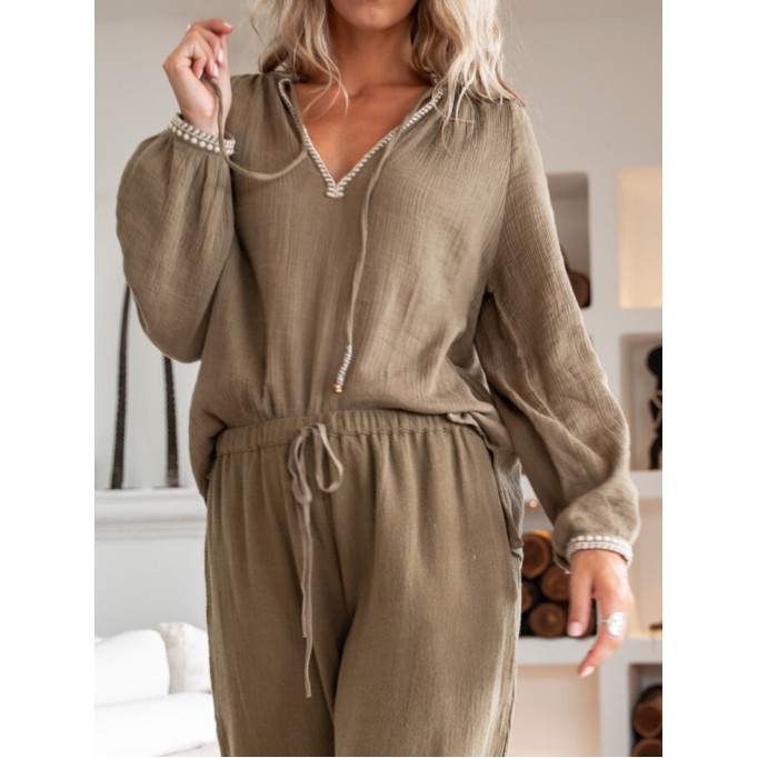 V-neck bubble sleeve blouse